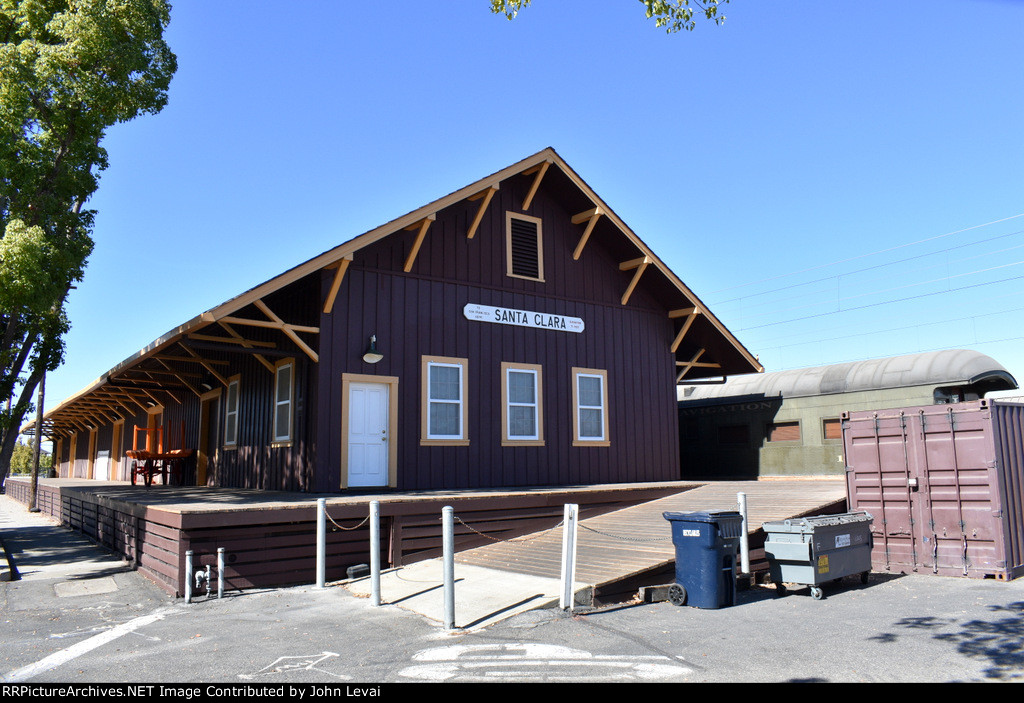 Another view of the station building at the Santa Clara Caltrain Station 